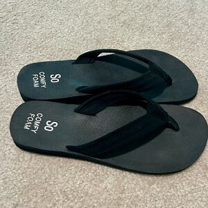 NWOT SO comfy foam black women’s flip flops Size 9/10